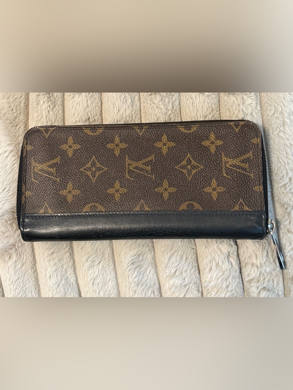 VGC/Excellent Authentic Louis Vuitton Monogram Macassar Zippy Vertical Wallet!